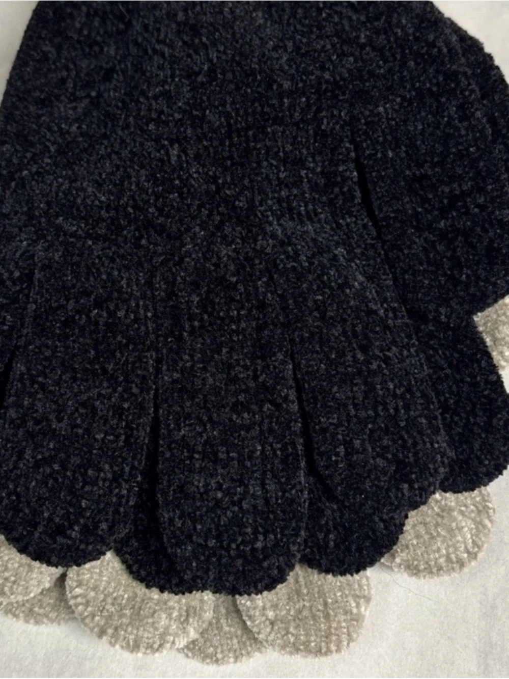 New Tahari Gloves 2 Pack Pairs Set Women’s Tan & Black Knit Casual Winter Preppy